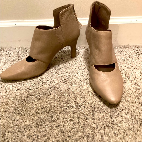 Aerosoles, Heelrest, tan pumps, size 9 - Picture 1 of 4
